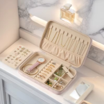 Resesmyckeskrin i sammet med spegel